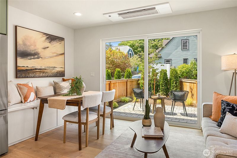 5th image of 7062 Cleopatra Place NW