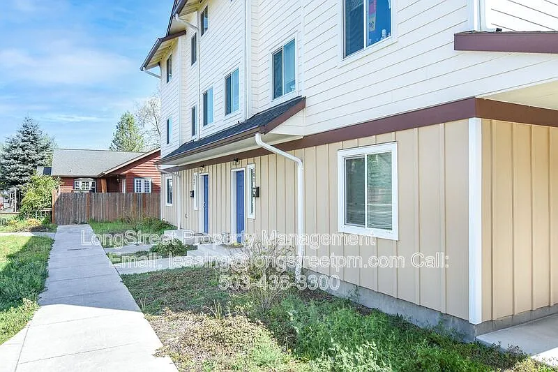 4 bed, 2.0 bath, 1797 sqft, $2,995 — Photo 2