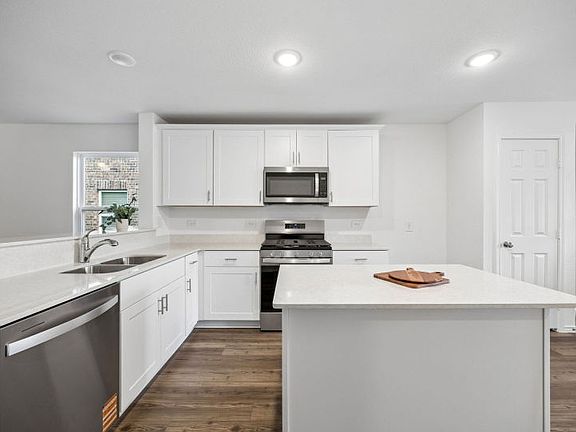 Large center island in kitchen