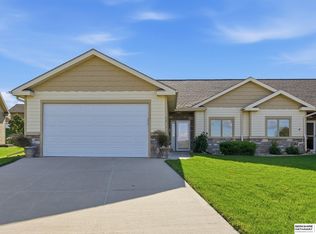 1031 Prairie Hill Cir, Louisville, NE 68037