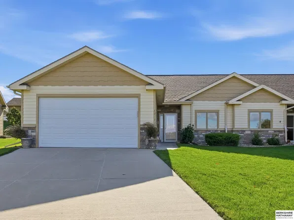 1031 Prairie Hill Cir, Louisville, NE 68037