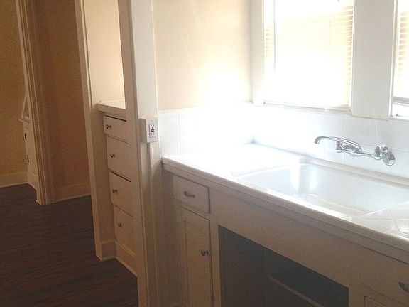 4th image of 619 Elm Ave APT 05
