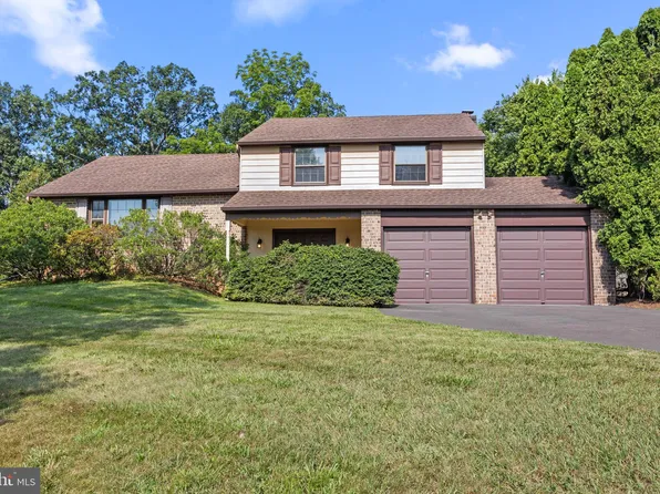 2070 Dapple Dr, Warrington, PA 18976