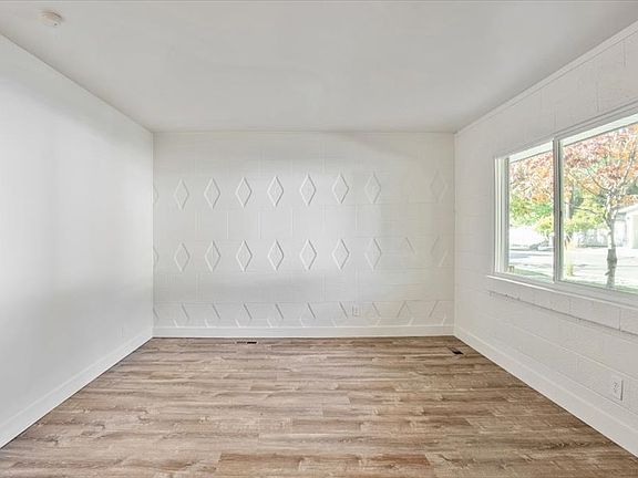 4th image of 986 E Downington Ave