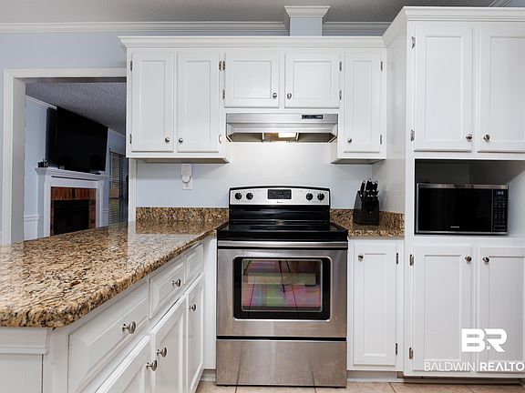 5th image of 3833 Isabel Way W