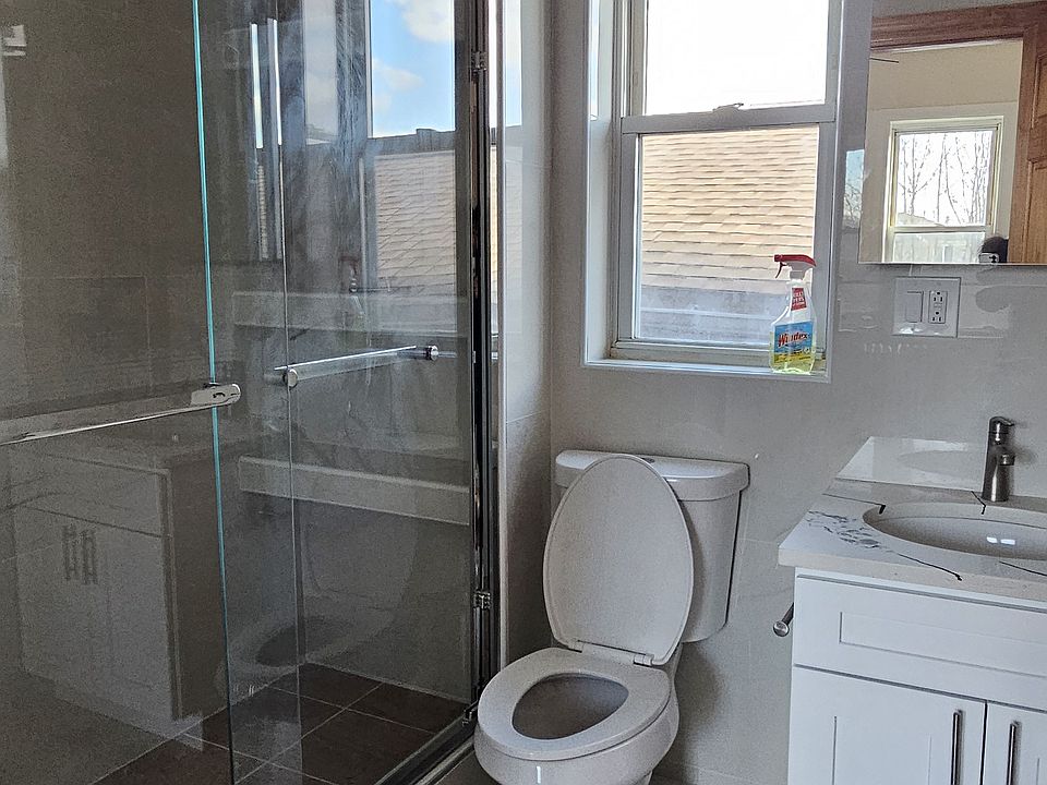 2nd image of 100 Thurton Pl #2