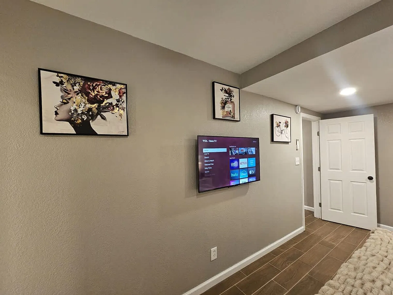 1 bed, 1.0 bath, $2,941 — Photo 4
