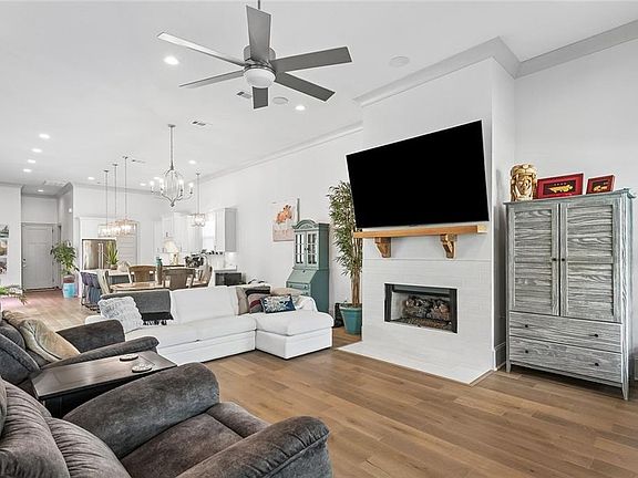 4th image of 124 Bay Tree Manor Dr
