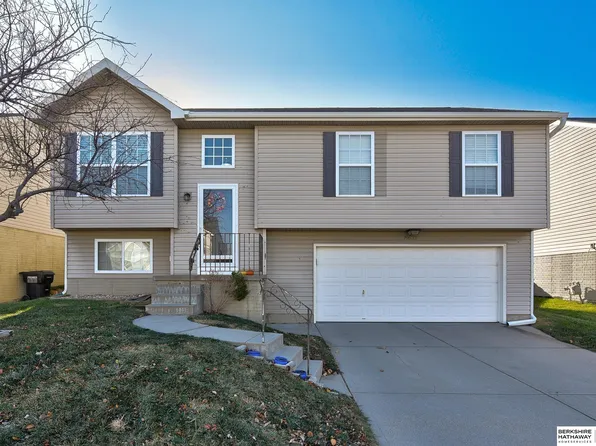 19633 W St, Omaha, NE 68135