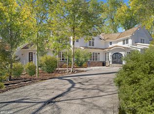 220 Moffett Rd, Lake Bluff, IL 60044