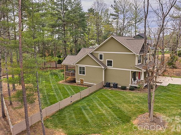 2nd image of 21 Wood Path Ln