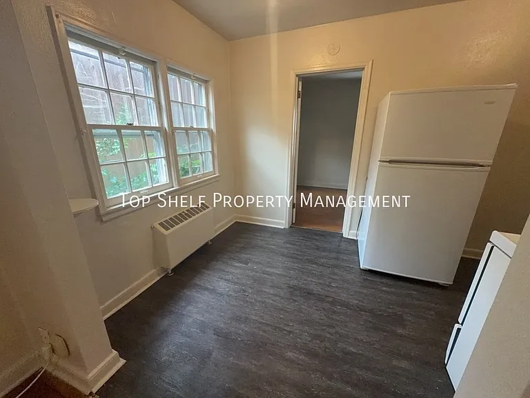 2303 E 9th St #4 — Photo 4