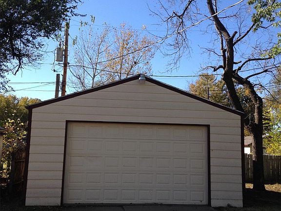 Detached Garage