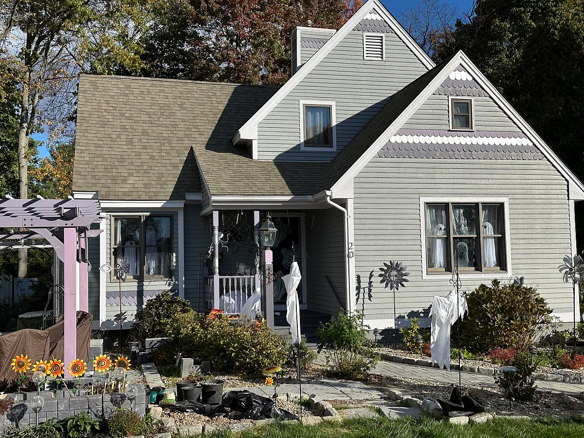 Front of house. Covered front porch. Victorian cape with 1st floor master, living room, foyer, kitchen, formal dining room room, front patio, driveway/kitchen porch and rear 14x16 deck. 1/2 bath and private master bath. - 20 Magnolia Hl