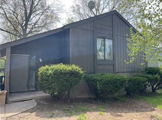 1274 Tomahawk St, Akron, OH 44305