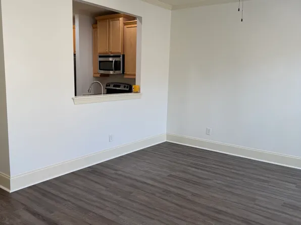 1044 Philpott Dr, Chapel Hill, NC 27517