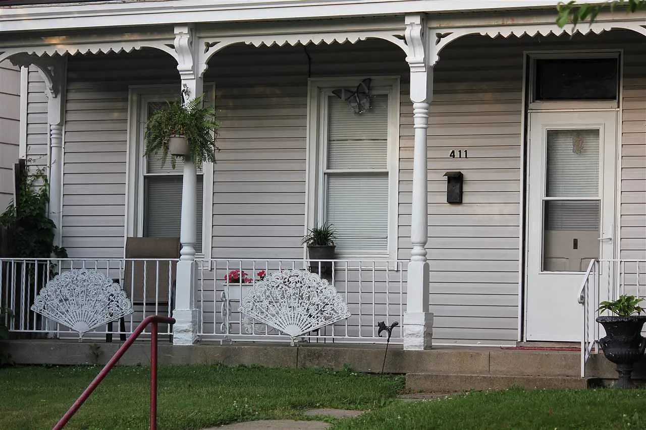 411 Kenton St photo 1