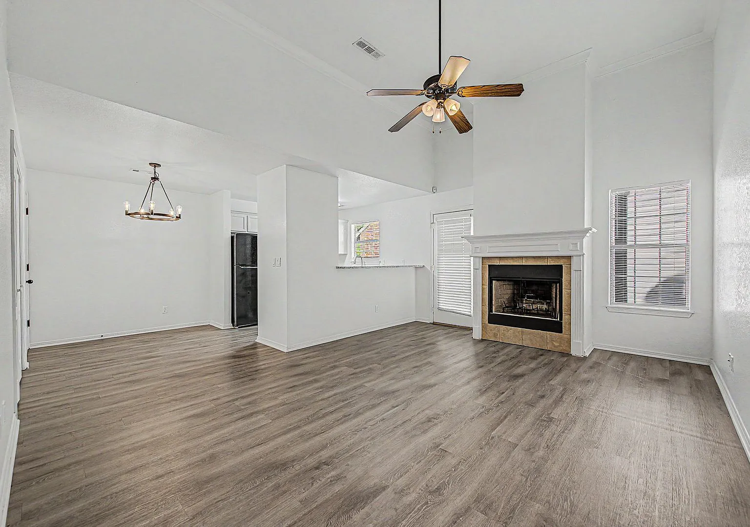 688 W Sycamore St — Photo 3