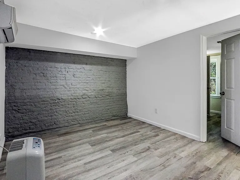 136 Johnston St #1 — Photo 8