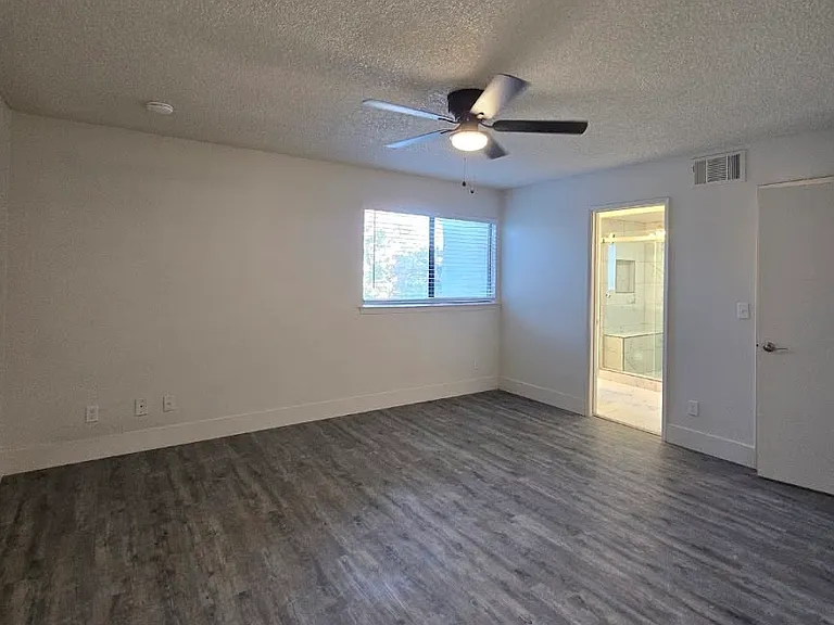 3233 Stanford Ave — Photo 36