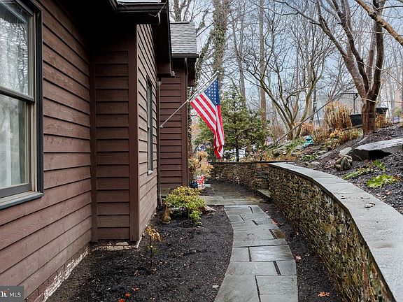 3rd image of 6614 W Lakeridge Rd