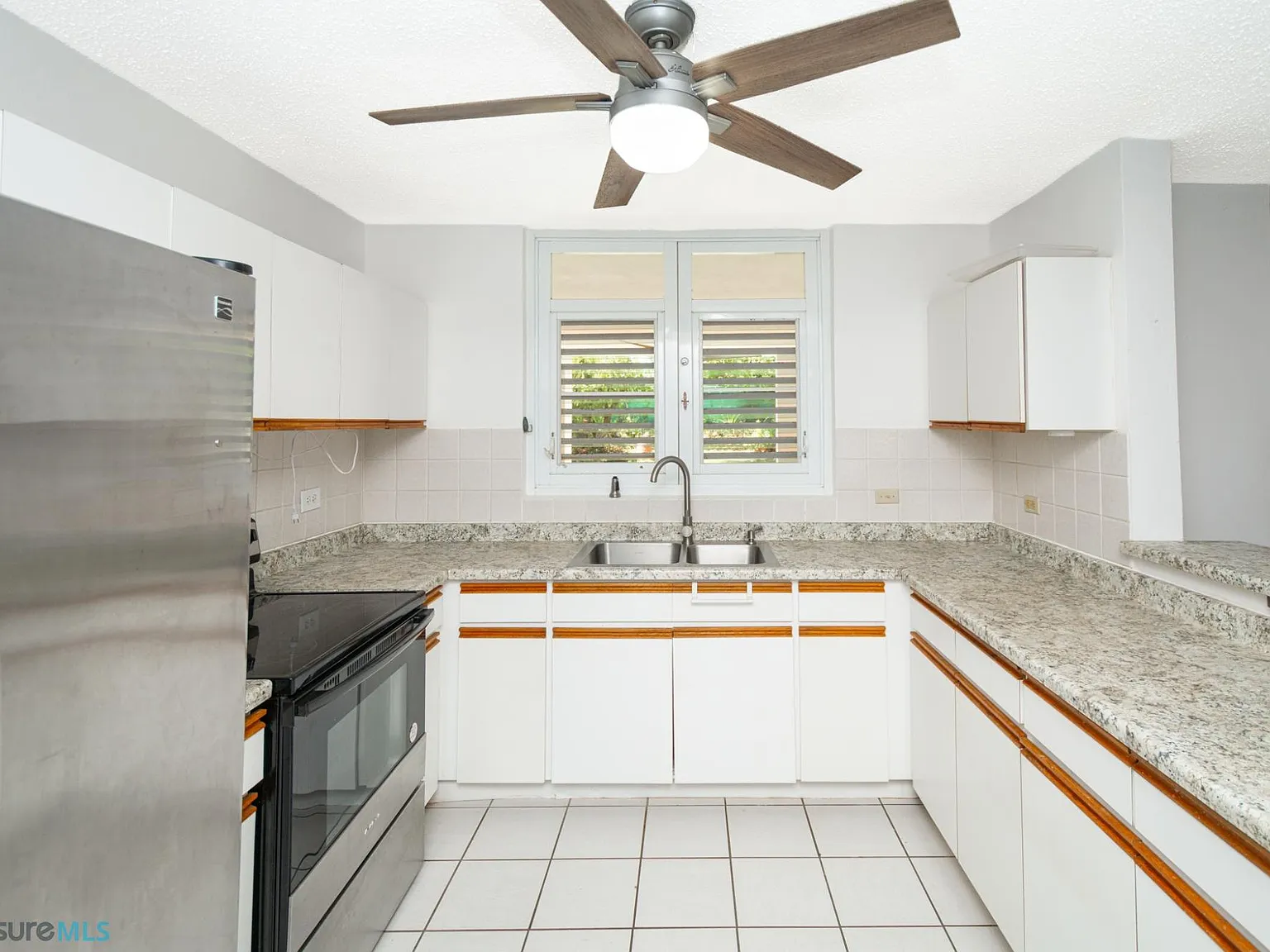 3 bed, 2.5 bath, 1675 sqft, $2,000 — Photo 3