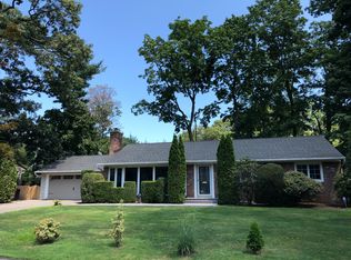 30 Andover Rd, Roslyn Heights, NY 11577