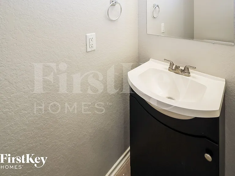 1811 Buescher Path — Photo 12