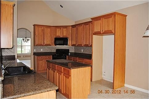 5th image of 715 Shadberry Dr