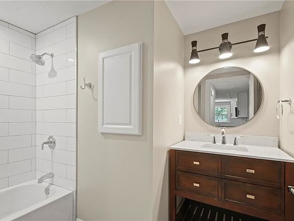5th image of 26 Forest St