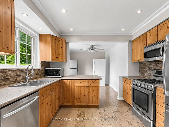 4th image of 8 Gallacher Ave