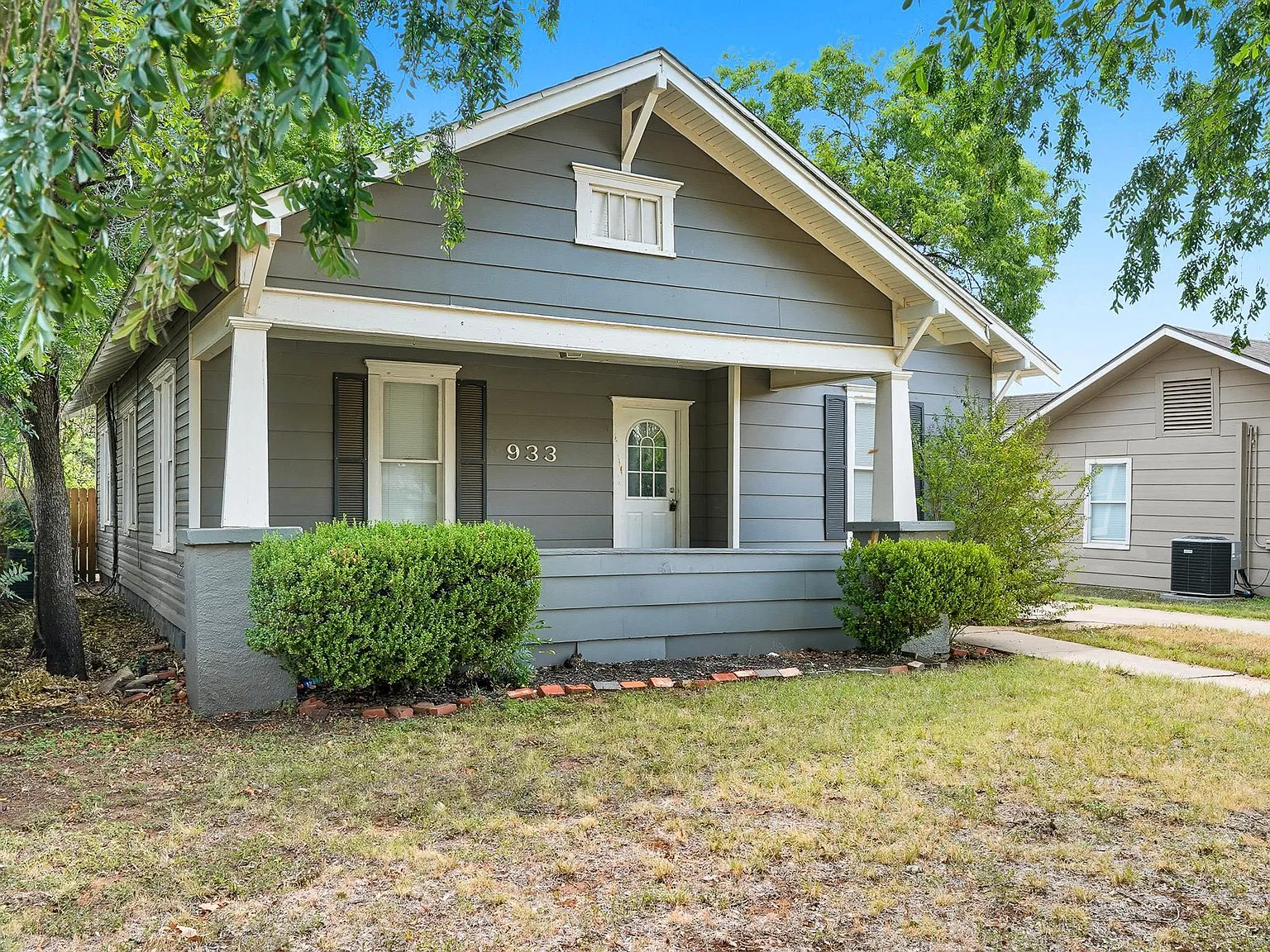 3 bed, 1330 sqft, $2,000 — Photo 2