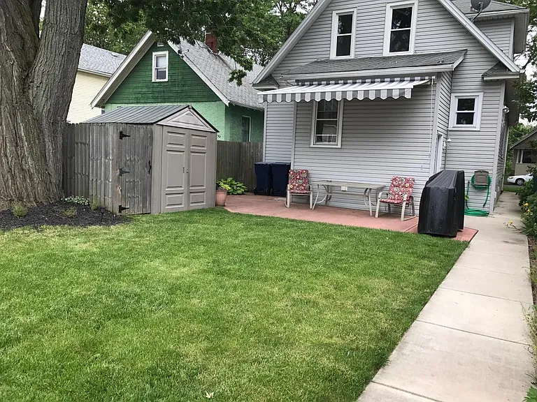 Willow Ave — Photo 13