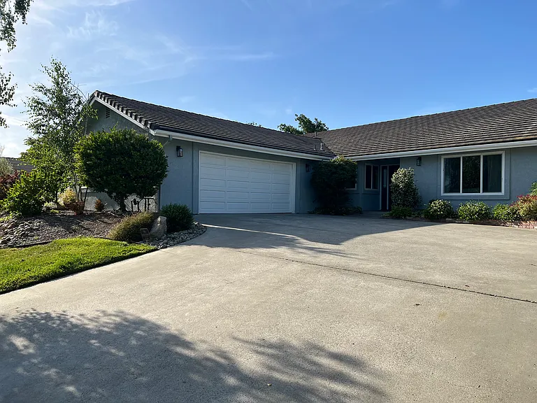 2484 Starling Dr — Photo 1