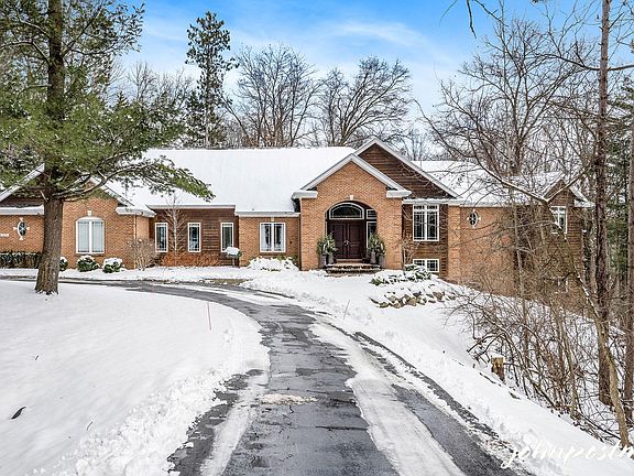 2nd image of 3070 Mahogany Ct NE