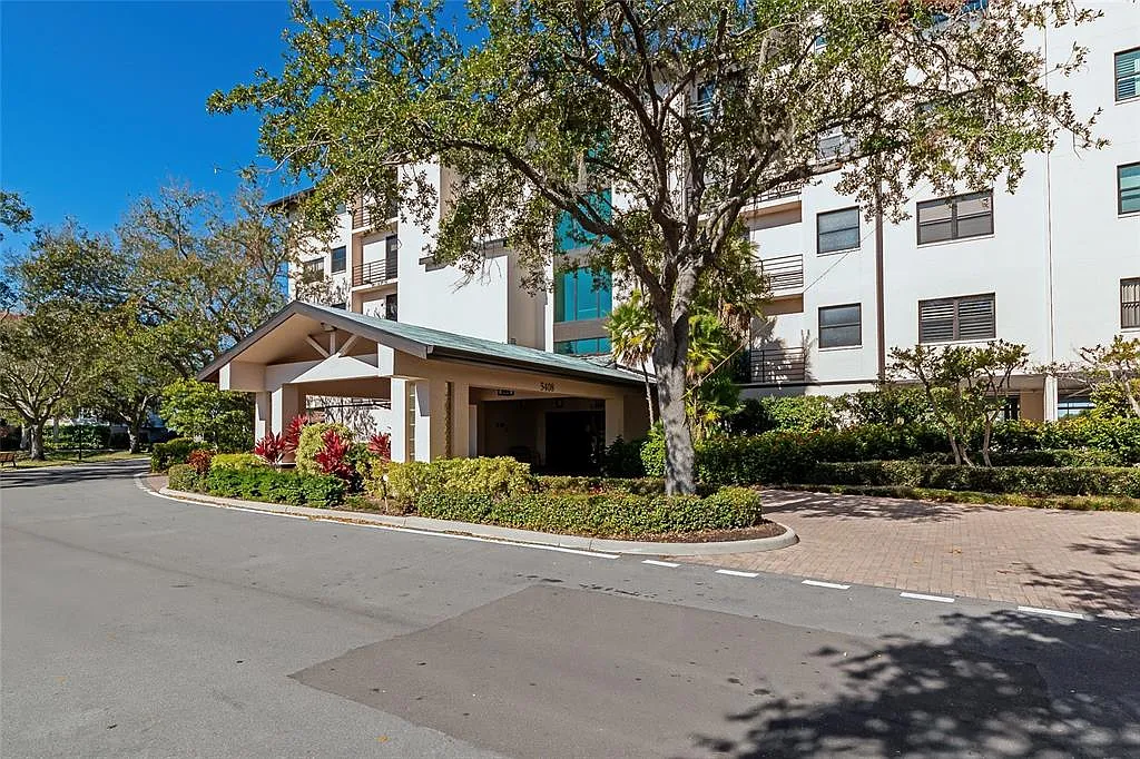 2 bed, 2.0 bath, 1695 sqft, $3,000 — Photo 1