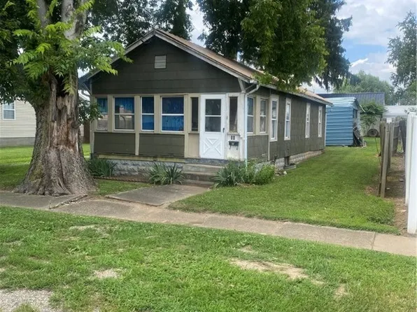 604 W 5th St, Williamstown, WV 26187