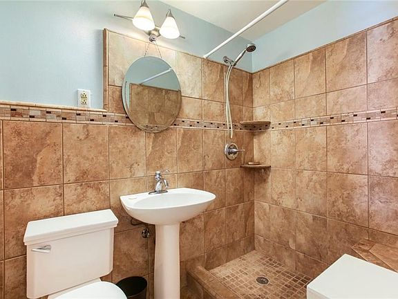 5th image of 1205 Saint Charles Ave APT 501