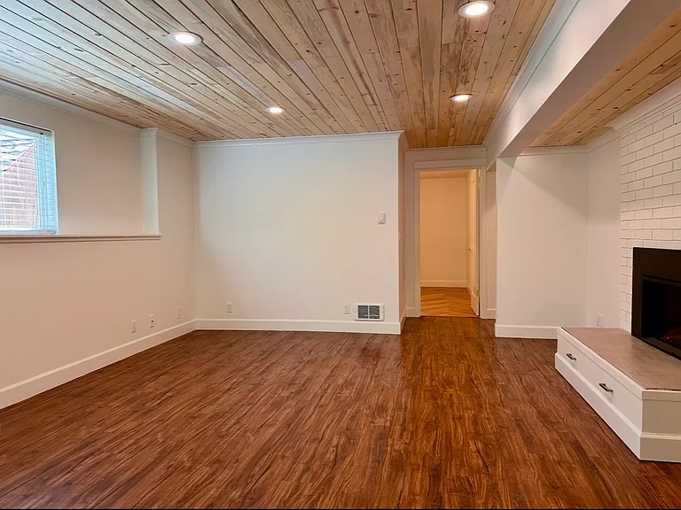623 Carol Way #B — Photo 32