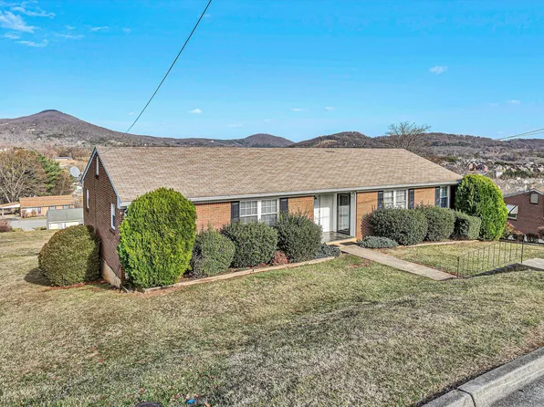 1609/1611 S Pacific Dr, Vinton, VA 24179