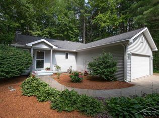 2313 N Meridian Rd, Sanford, MI 48657