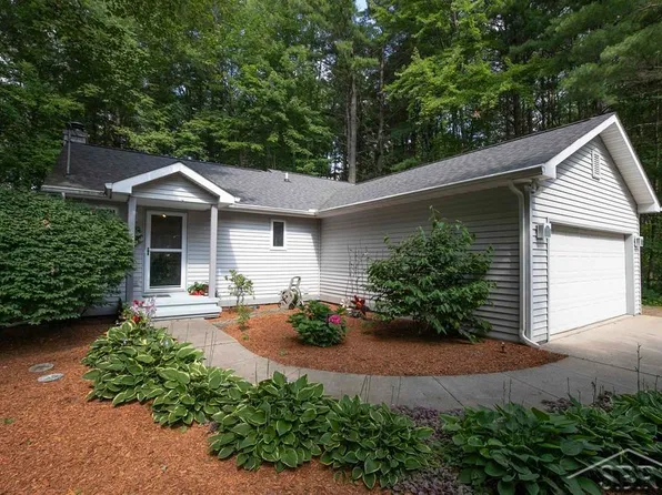 2313 N Meridian Rd, Sanford, MI 48657