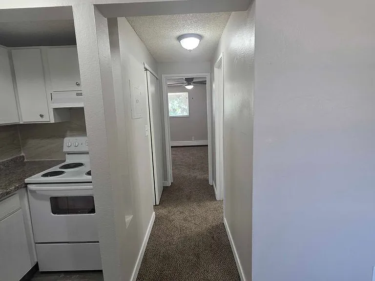 Sunstone Apartments — Photo 13