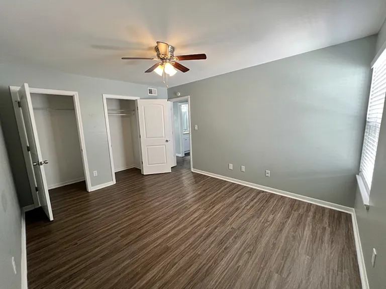 Avondale III Apartments — Photo 7