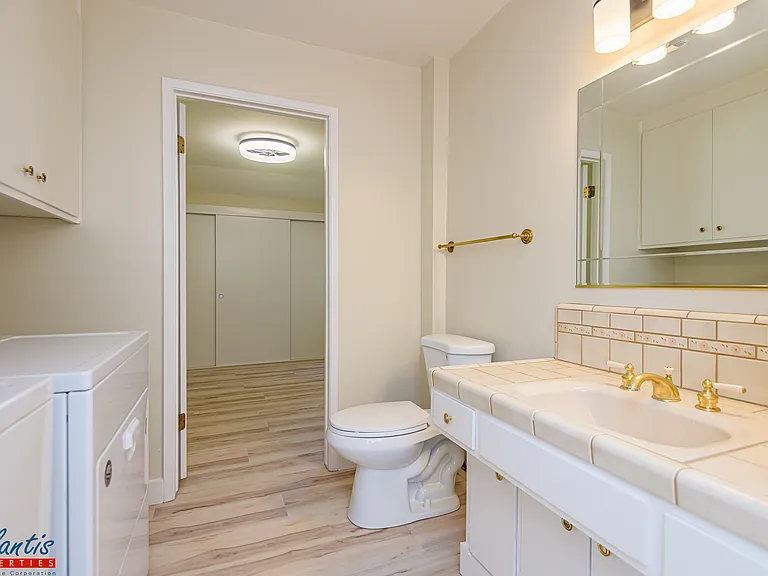 2566 Fairglen Dr — Photo 11