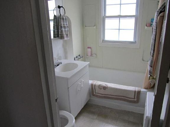 5th image of 108 Northampton Rd #1E