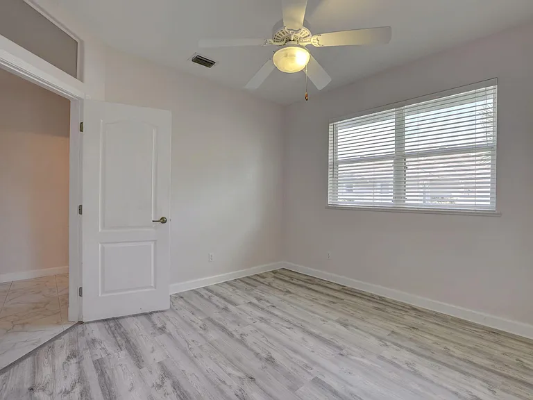8028 Plantation Lakes Dr — Photo 26
