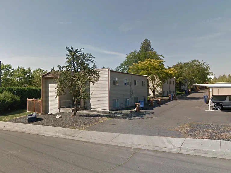 Stunning 2 Bed, 1 Bath w/ Laundry & AC in Lincoln Heights! — Photo 2
