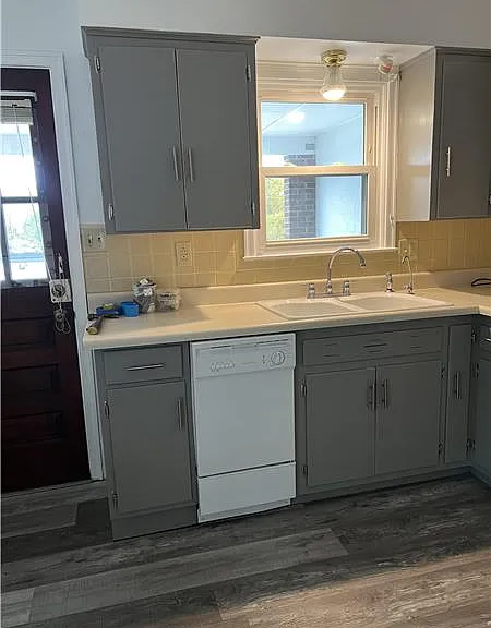 130 W McConnell Ave — Photo 4