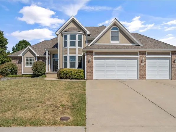 509 SE Canterbury Ln, Lees Summit, MO 64063